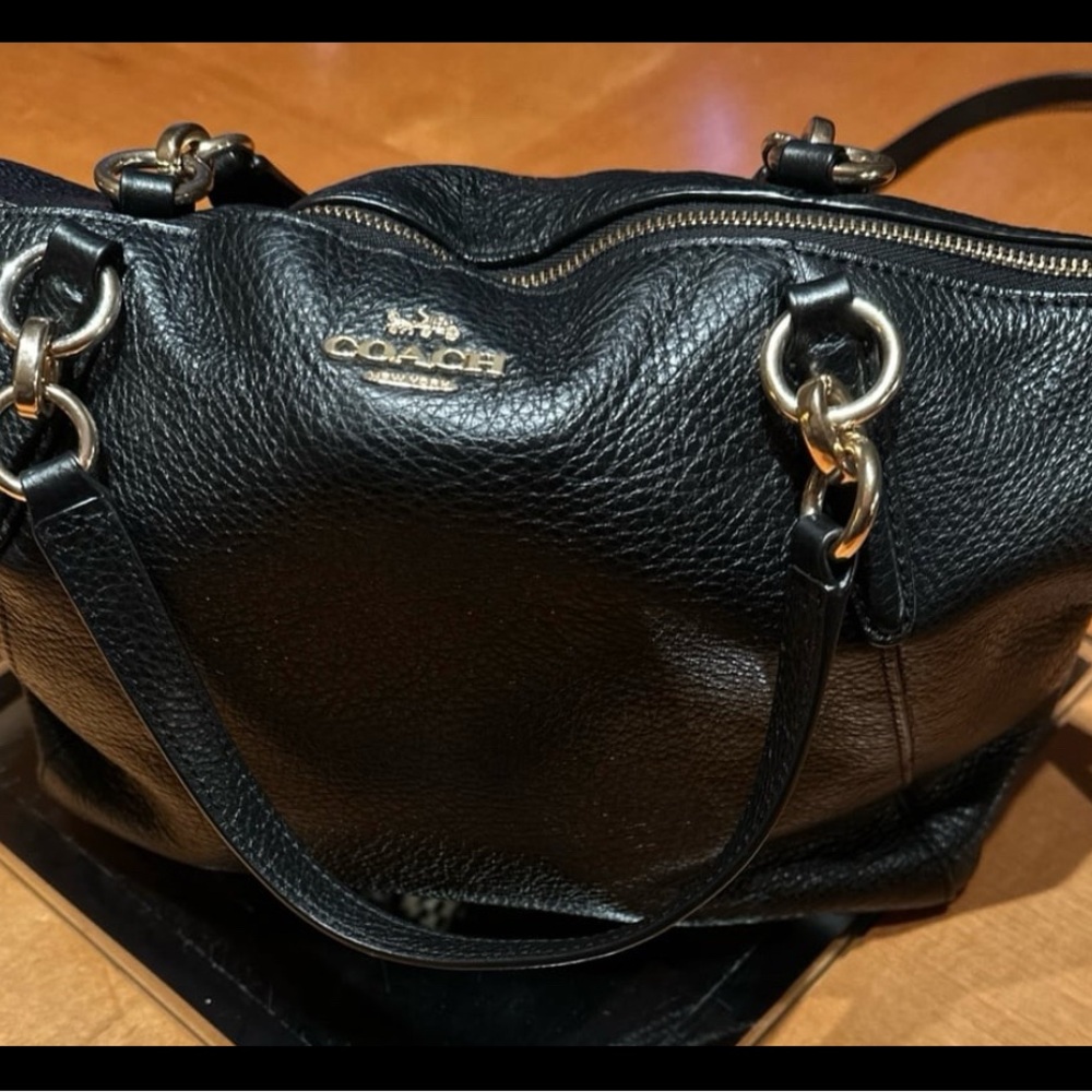 Coach Kelsey Pebbled Black Leather Bag.